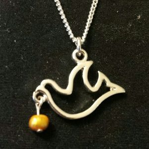 Avon Noelle Wishes Freshwater Pearl Pendant